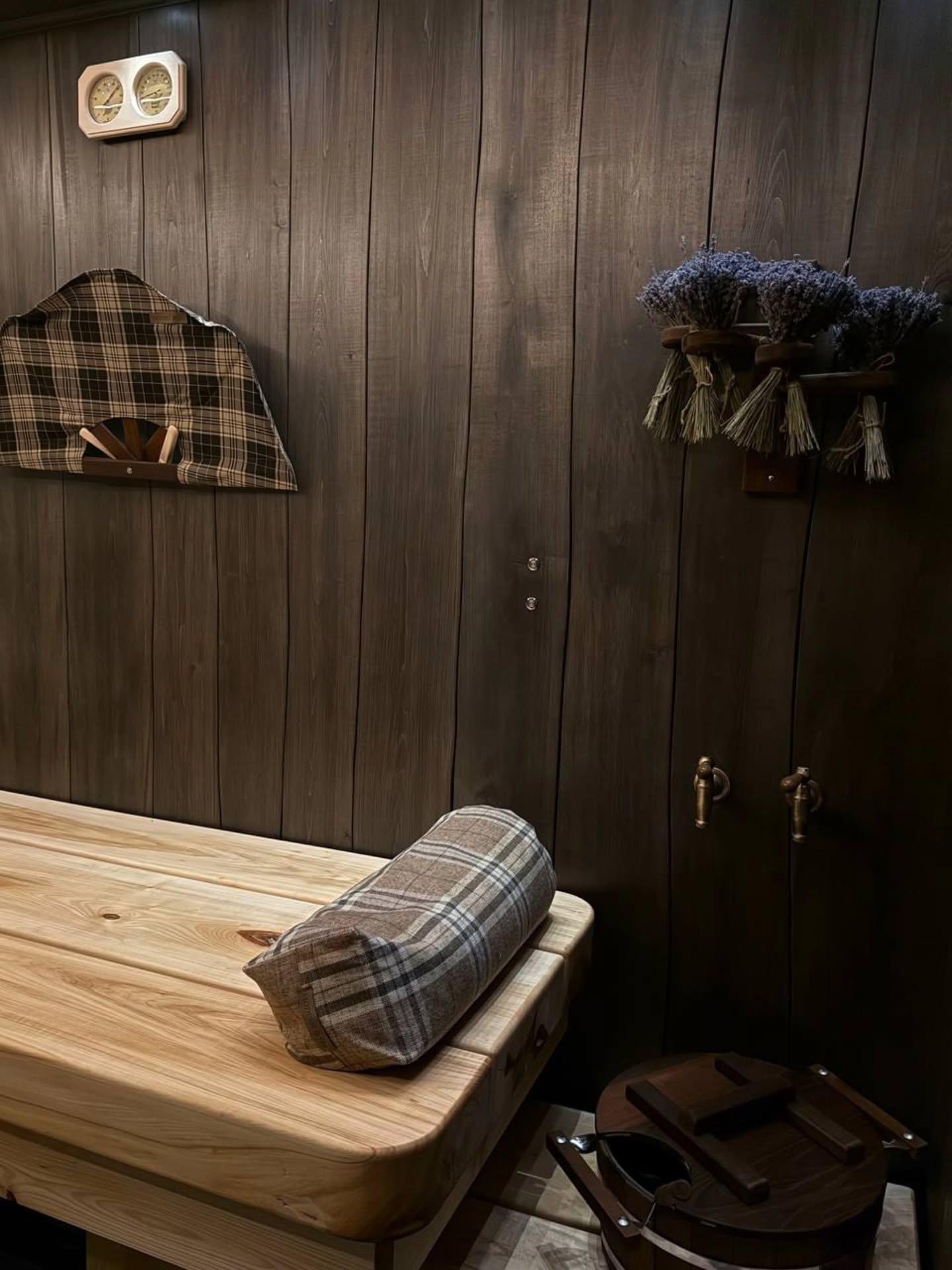 Atelier sauna installation — Interior details